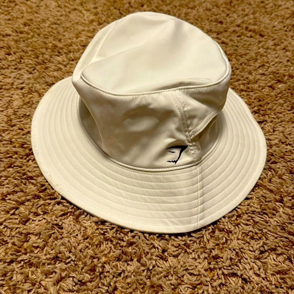 GYM SHARK BUCKET HAT